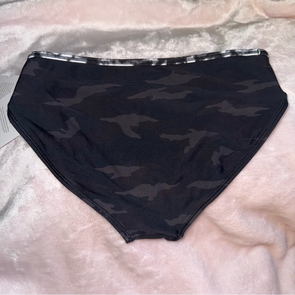 ATHLETA GIRL Bikini Bottoms Size L/12 Reversible Camouflage Tie Dye Swim New - Picture 4 of 8